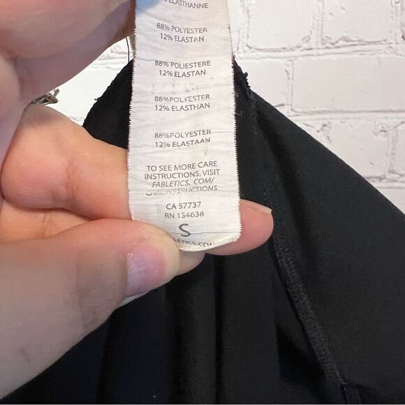 Fabletics Black Capris size small - Picture 6 of 6